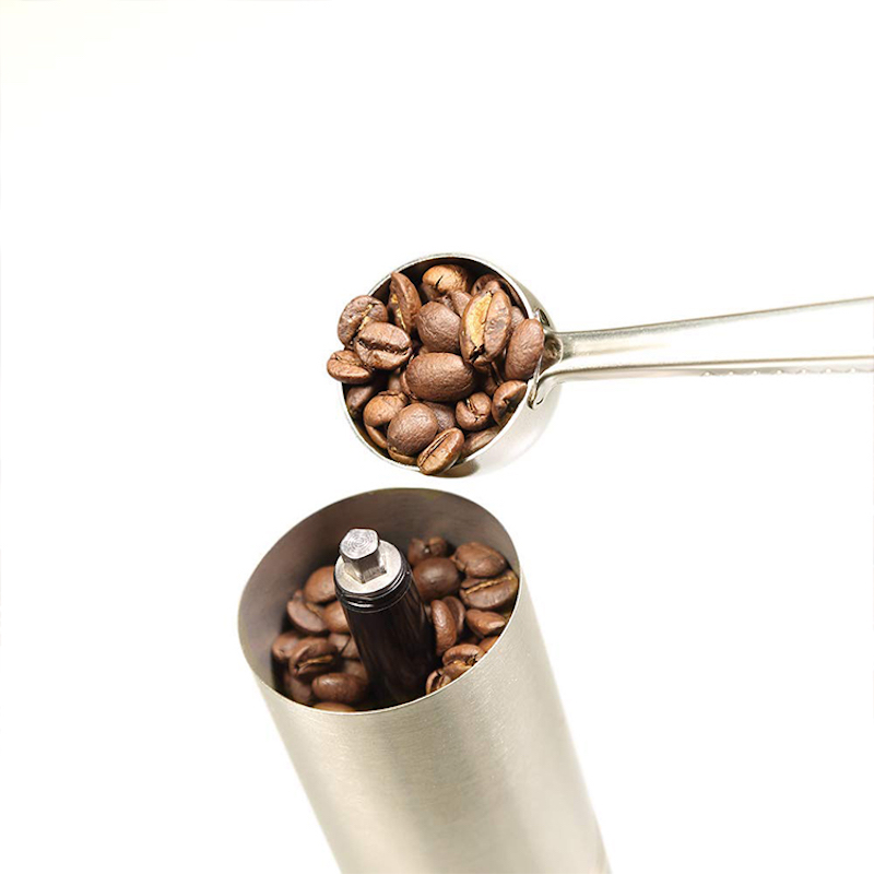 Bezdrátová ocel Bezdrátová Přenosná Manuální káva Grinder Conical Burr Hand Coffee Bean Grinder s odměřovacím štětcem