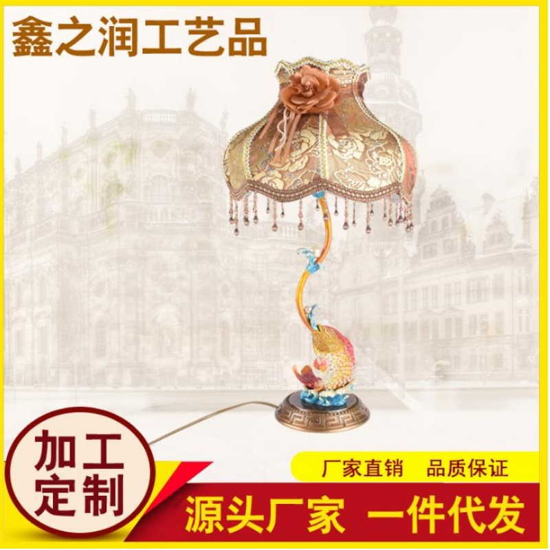 Evropská móda, kreativita, jednoduchá dekorace, stolní lampa, látka, kovové stolní lampa, domácí zařízení, hotelová ložnice, stolní lampa, vlastní dekorace