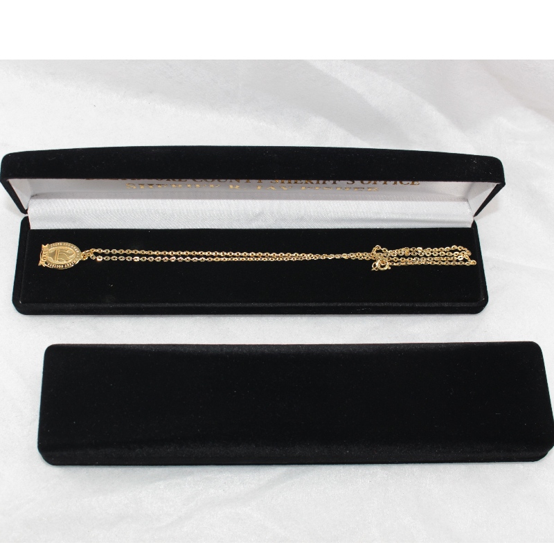 D-11 zakázková velkoobchodní černá sametová krabička na odznak a náhrdelník