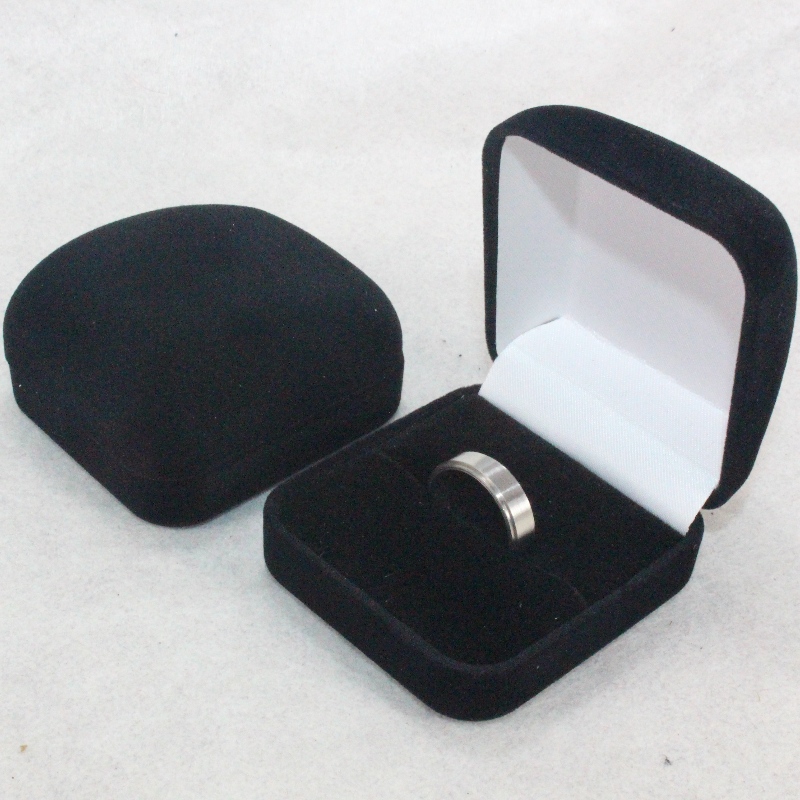 Kus F-2 Velvet Box na prsten, odznak a malou minci, mm. 52 * 57 * 34, hmotnost přibližně 27 g