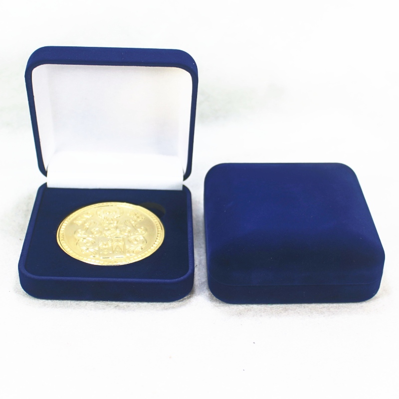 Výrobek F-80 Velvet Box na mince, odznak a náramek atd., Mm. 90 * 95 * 38, hmotnost přibližně 86 g