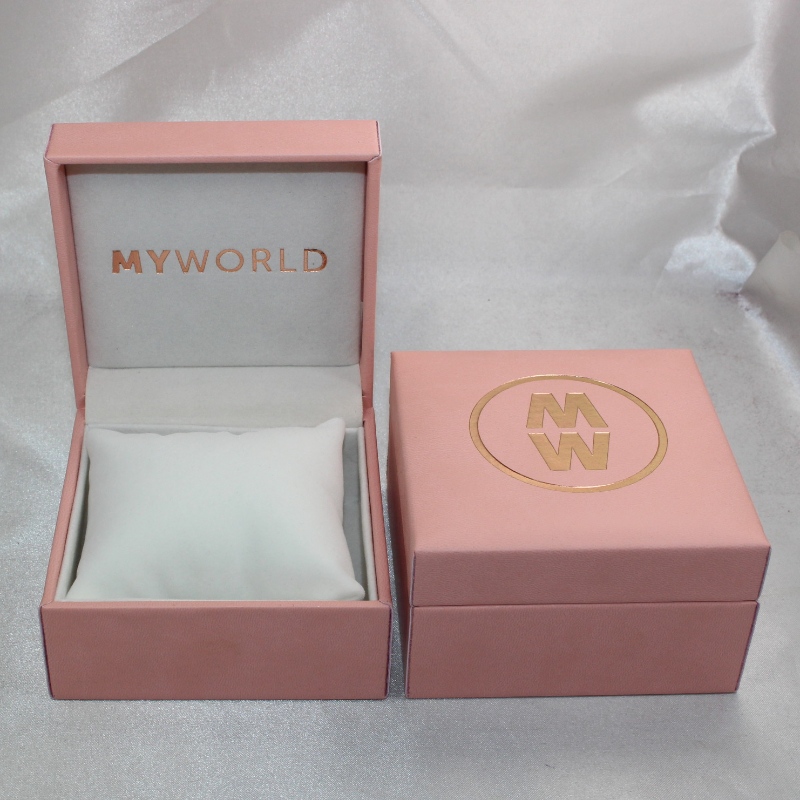 Krabička V-05 obdélník z umělé kůže, papírová krabička na hodinky. mm. 100 x 100 * 60, hmotnost přibližně 194 g