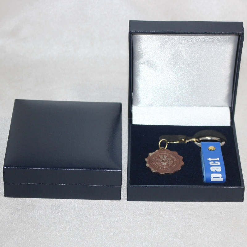 Položka V-06 čtvereční Plastová flanelette box pro 50-60 mm mince, odznak, manžetové knoflíčky, sponka na kravatu, medaile, atd. mm.88*91*33, závaží asi 85g