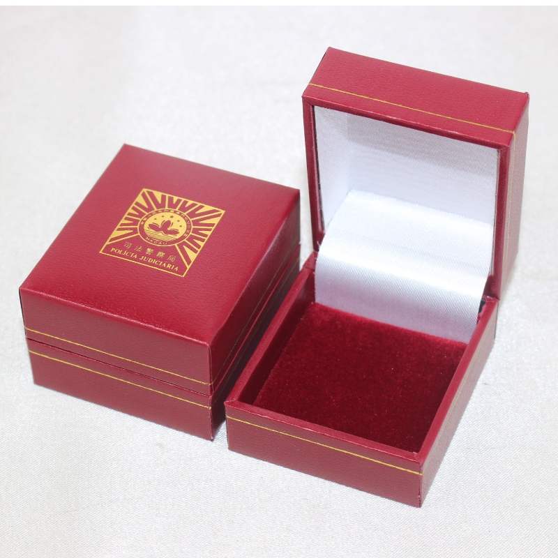 KUS V-07S čtvercová plastová koženková papírová krabice na průměr 25-30 mm mince, odznak, prsten atd. Mm. 46 * 53 * 32, hmotnost přibližně 35 g