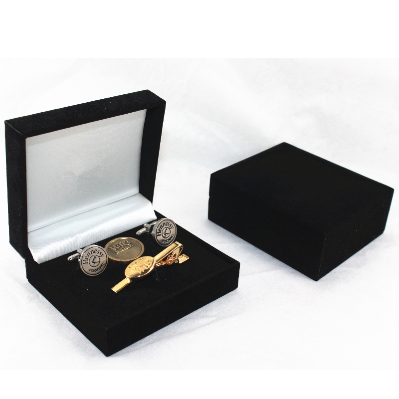 Krabička z umělé kůže obdélník V-09 na mince 50-60 mm, manžetové knoflíky, sponka na kravatu, odznak atd. Mm. 98 * 84 * 38, hmotnost přibližně 105 g