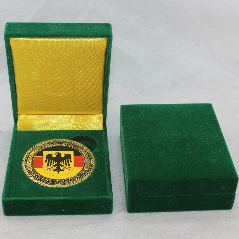 Krabička z umělé kůže, čtverec V-17, čtverec pro 45 * 53 mm mince, odznak, manžetové knoflíky, spona na peněženku atd. Mm. 68 * 80 * 30, hmotnost přibližně 62 g