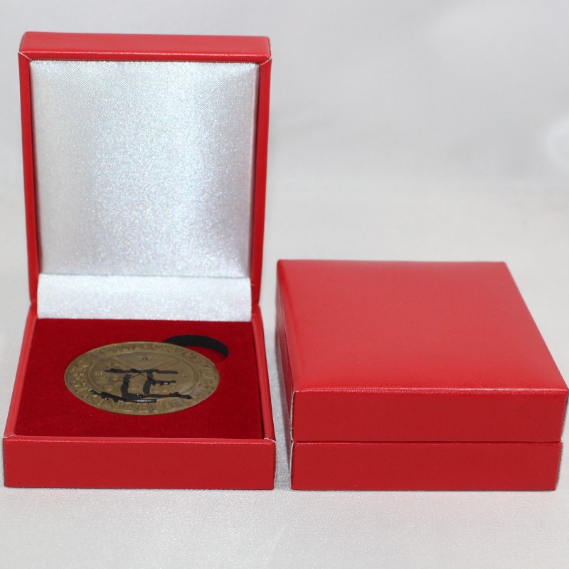 Krabička z umělé kůže, čtverec V-17, čtverec pro 45 * 53 mm mince, odznak, manžetové knoflíky, spona na peněženku atd. Mm. 68 * 80 * 30, hmotnost přibližně 62 g