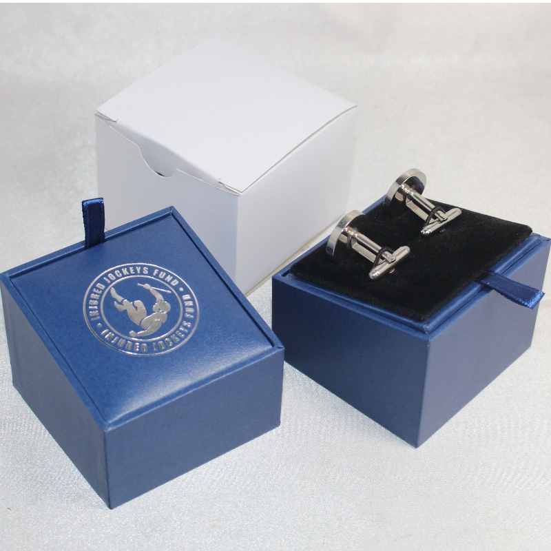 KUS V-20X čtvercová PU kožená krabička pro pár sponek nebo pár manžetových knoflíčků atd. Mm. 64 * 64 * 50, hmotnost přibližně 64 g