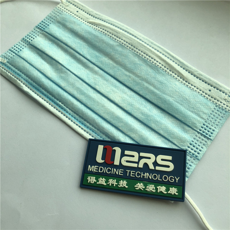 Dokonalá přenosná lékařská maska s ústí v ústech