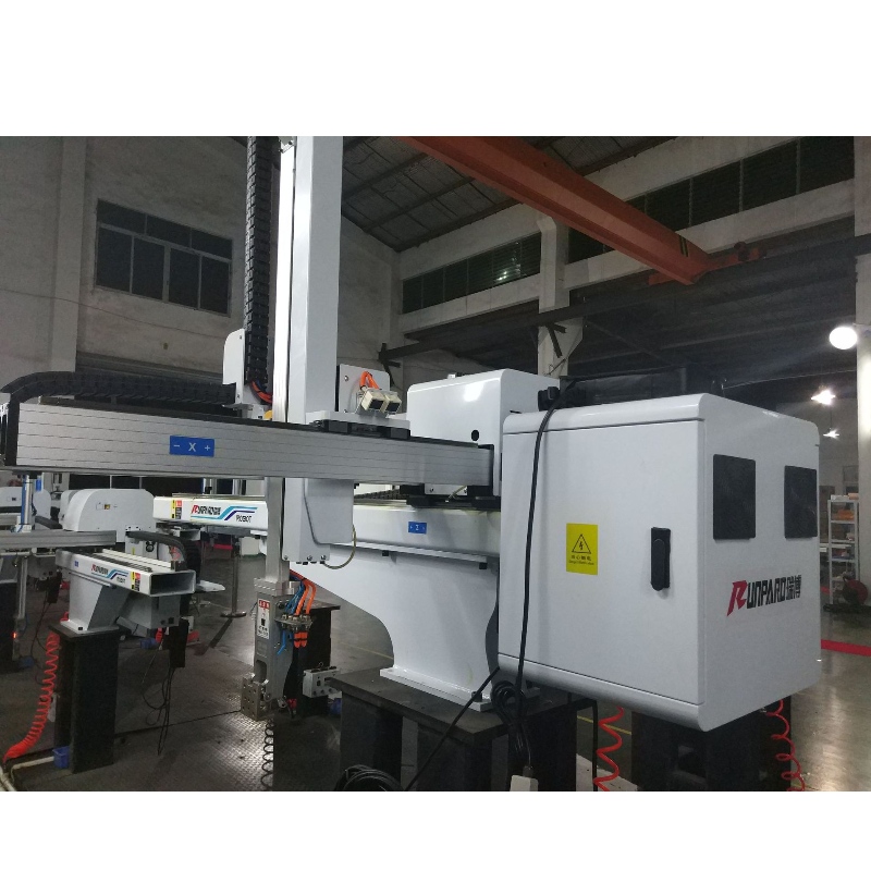 Střídavý servomotor tříosý robotické rameno pro CNC stroj a vstřikovací stroj pod 650T