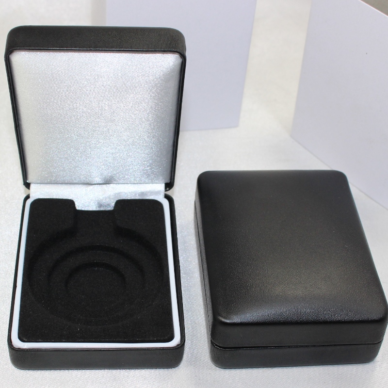 Krabička na medaili T-03 potažená flanelovou nebo PU kůží na mince 35–50 mm, odznak ＆ malá medaile atd. Mm.70 * 91 * 35mm, hmotnost přibližně 92g