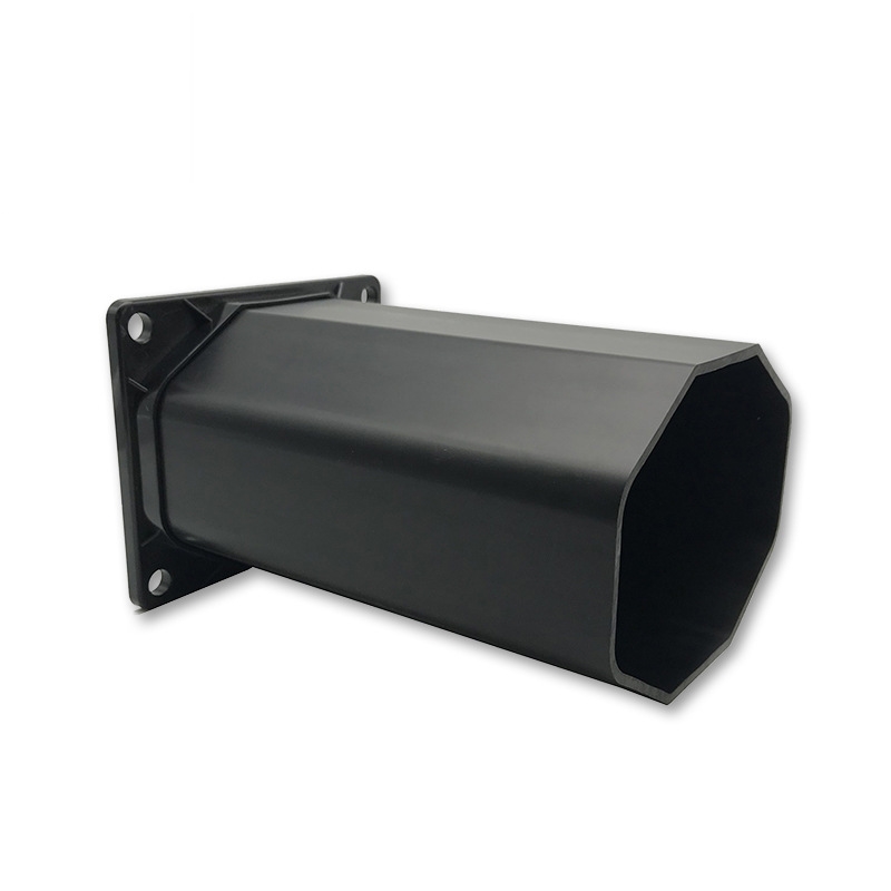 Vlastní plastová osmigonální trubková přípojka pro vybavení sprchy na pláži