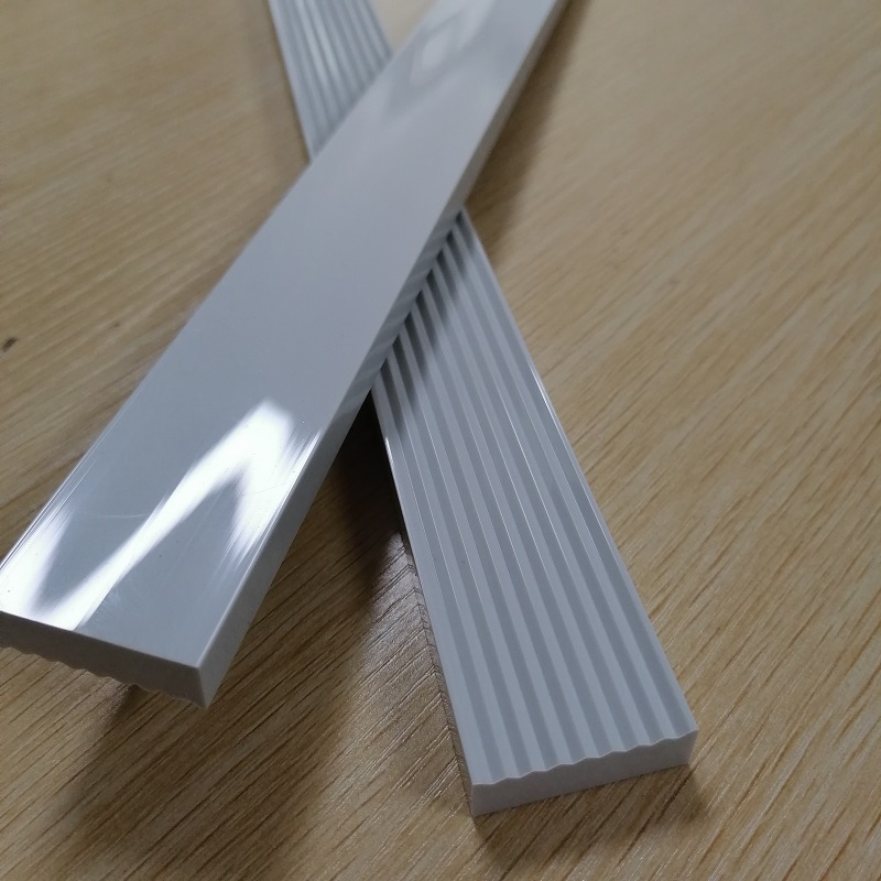 Přizpůsobené plastové profily s lesklým povrchem Plochý lištový profil z PVC