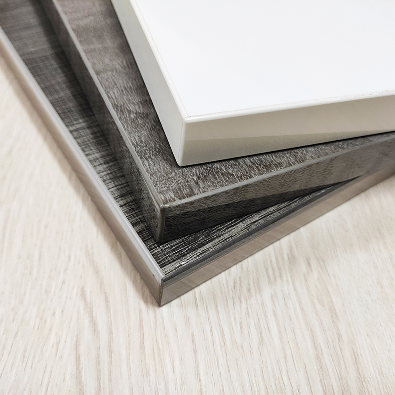 Proč umělý panel potřebuje olepování hran?