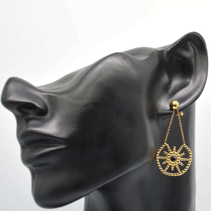 Dámské modely z nerezové oceli s květinovými přívěsky, designem ušní cvočky, okouzlující prací pro mladé ženy. Čína Ruifanbao Jewelry Factory