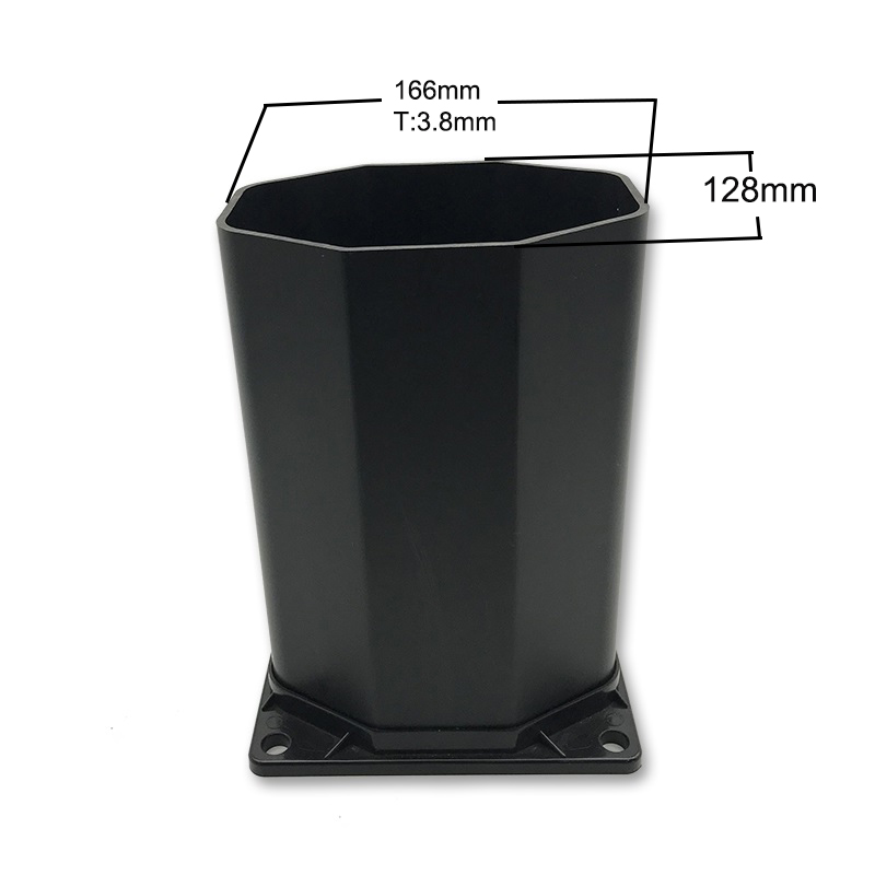 Vlastní plastová osmigonální trubková přípojka pro vybavení sprchy na pláži