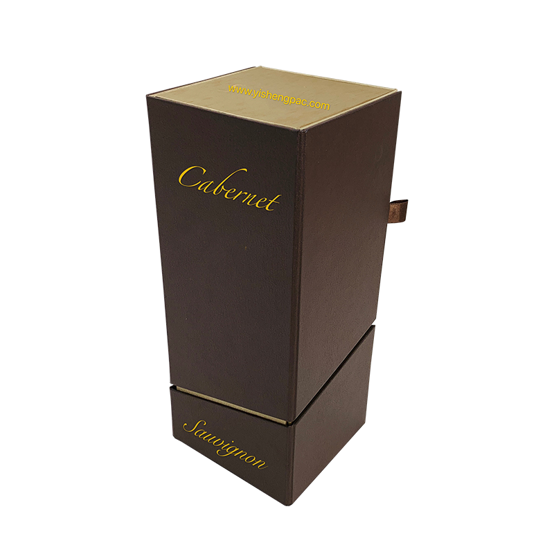 Hnědá skládací magnetická uzavírací dárková krabička na whisky