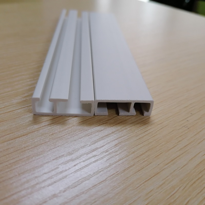 design a na míru vyrobený tuhý profil oběžné dráhy ve tvaru písmene E pro posuvnou část závěsu