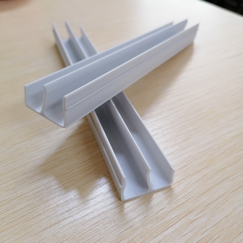 Výrobce profilů z PVC profilu ve tvaru E z PVC výrobce kanálu v Číně