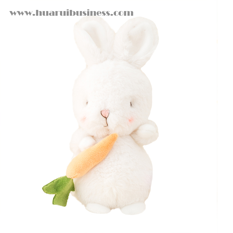 Tucken králičí kožich, panenka s hvězdičkou s mrkví může mít kroužek klíčů, velikost 23cm