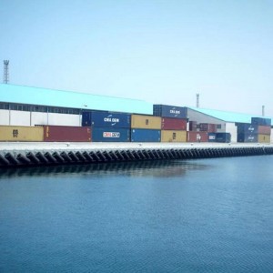 Boční blatník z dutého kaučuku na molu