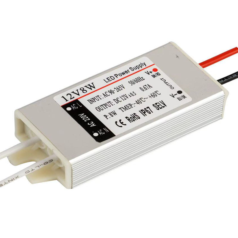 12V 8W Vodotěsný LED napájecí zdroj nízké teploty a zkoušky vodotěsné.