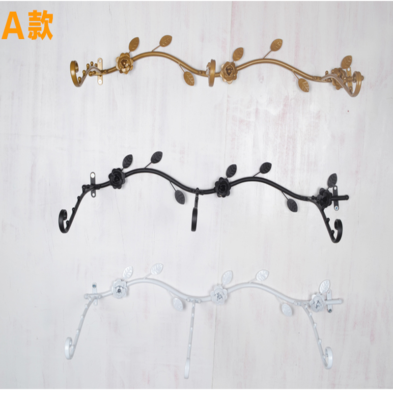 TMJ PP-561 Přizpůsobená Zdi montovaná oblečení Závod nerezových ocelových oděvů Hang Rack for Garments Showroom Display