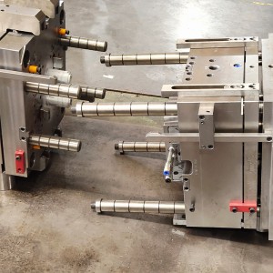 Vysoce lesklé nejprodávanější produkty Čína Výrobci automobilových vysavačů na plastové formy