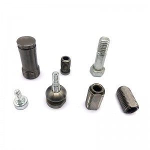 Kovové díly automobilového spojovacího zařízení pro studená kola