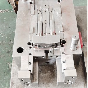 Zakázková velikost Vysokorychlostní výroba ocelových automobilových dílů Vstřikování plastů