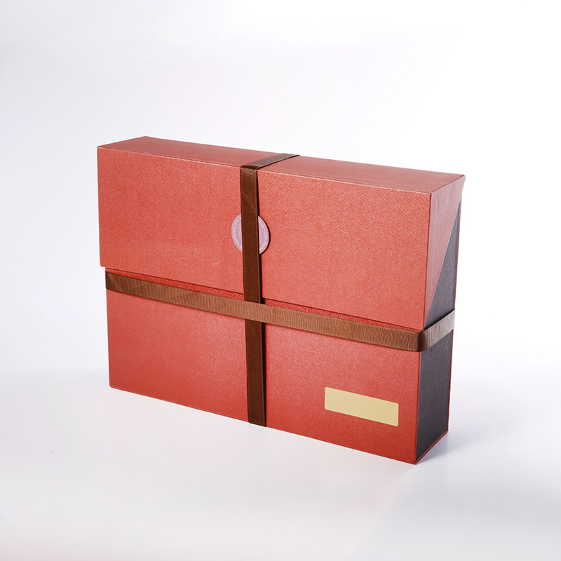 Zakázkový elegantní luxusní čtvercový červený magnetický papír dvojitá vrstva otevřené dárkové balení boxy s mašlí