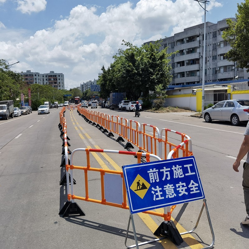 Ochranné zařízení z PVC, izolace staveniště, silniční bariéry z Číny Výrobce