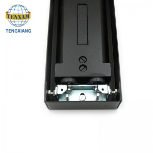 Skleněné dveře blíže dvě rychlénastavitelné hydraulické podlahové pružiny