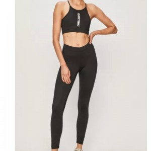 Těsný sportovní oblek