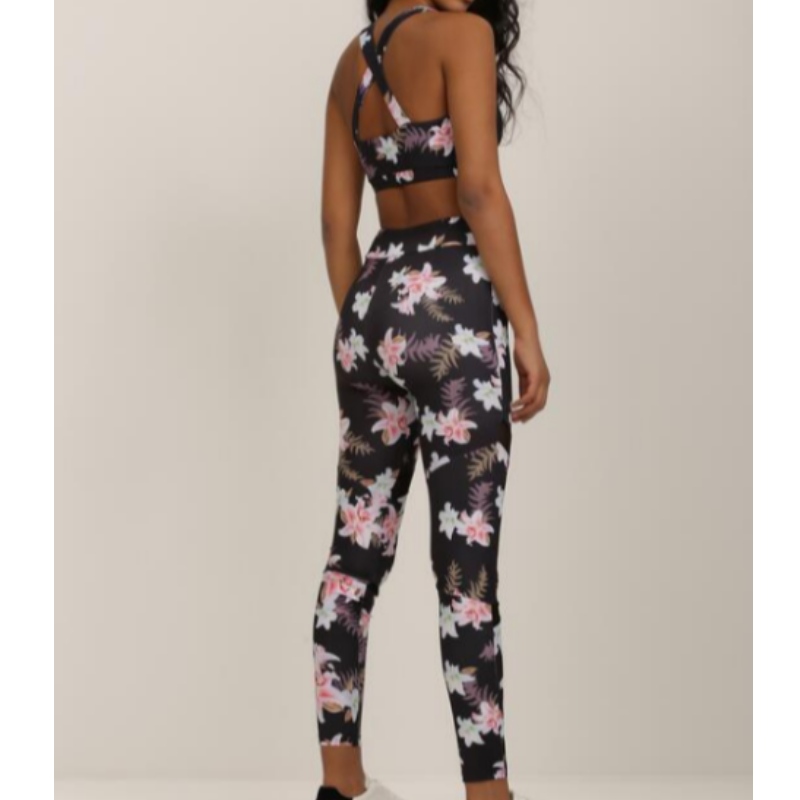 Černá tracksuit.