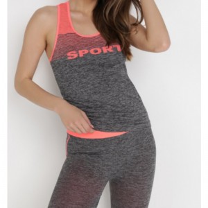 Černá a oranžová traťová