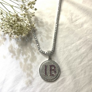 Módní kulatý dopis rytý diamantový přívěsek s řetězem