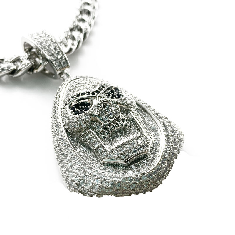 Nový Hip-Hop-encrusted Zircon Demon Head vypadá jako diamantovýnáhrdelník