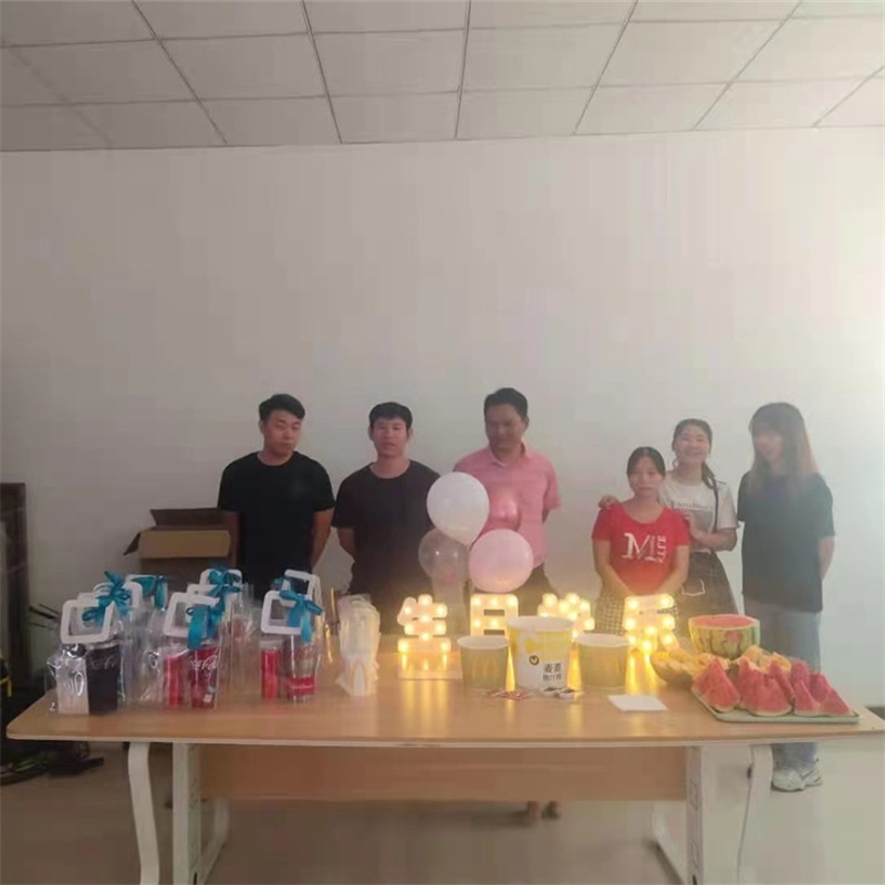 Otevřetenarozeninovou oslavu pronáš krásný kolega