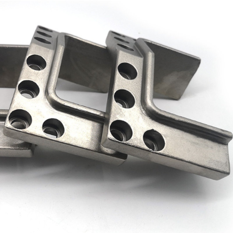 Slitinyna báziniklu aniklu