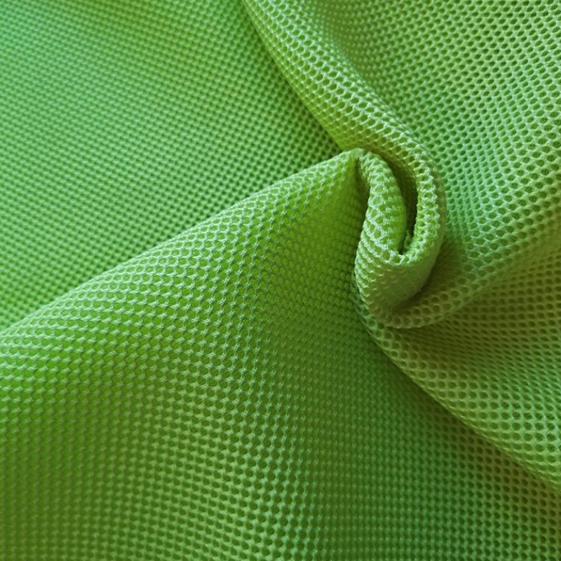 Recyklovaný Mesh.
