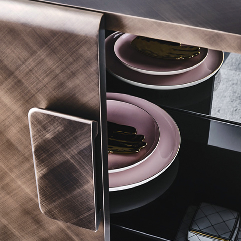Italský moderní luxusní retro zlatý kovový úložný prostor znerezové kabinetu příborník bufetu