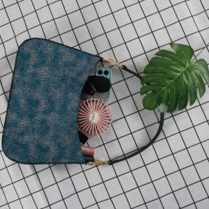 Klasická kabelka s luxusním stylem