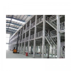 Ocelová plošina a schody