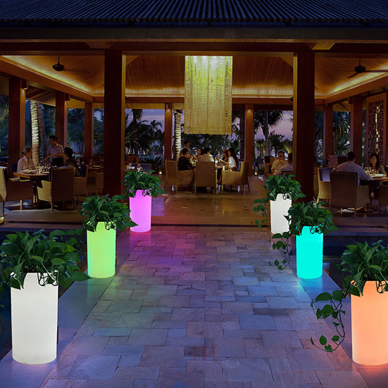 Outdoor Garden LED LED osvětlené květináče, RGB barva měnící se plastové LED osvětlené květináče pro svatbu, večírek událostí, hotel,nákupní středisko zahajovací ceremoniál (vodotěsná IP68)