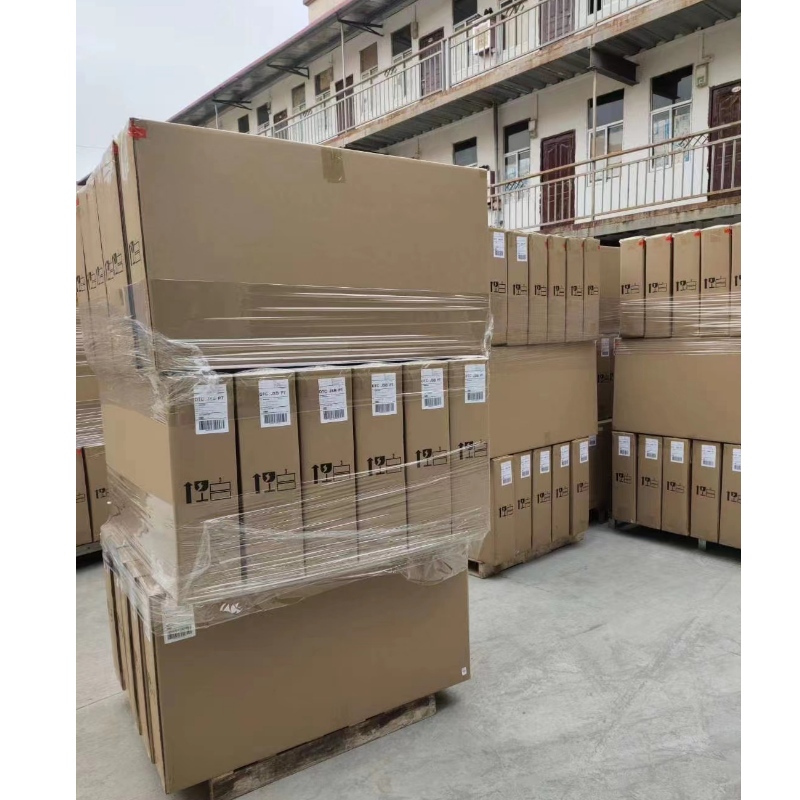 Další zásilkana osvětlení IKEA