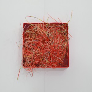 Velkoobchod vysoce kvalitní dekorativní raffie skartovaná krabička plnění zvlněného papíru pro dárkovou krabici fille kraft balení papíru skartování papíru