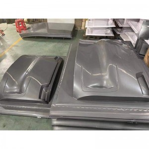 Plastová skořápka bez řidiče.