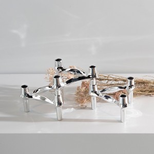 Trojúhelníkový svícen