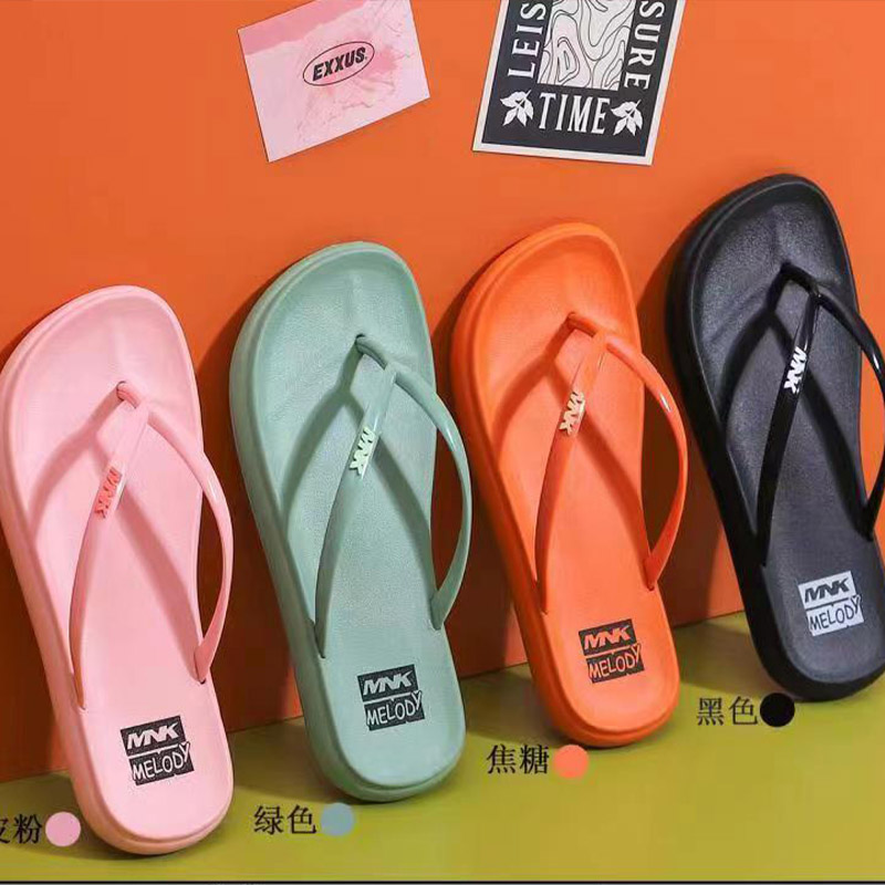 Noste pohodlné pantofle, abyste chránili naše nohy